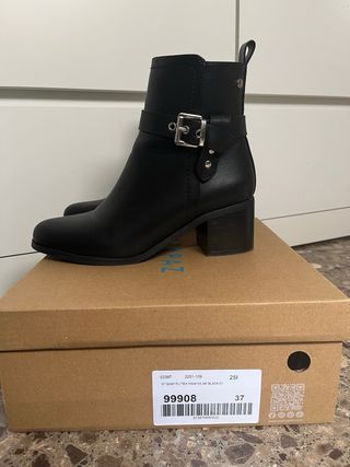 Botines negros MaryPaz con hebilla