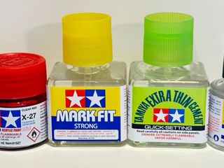 Tamiya set di 4 di X27 Colla e Adesivo per Decal