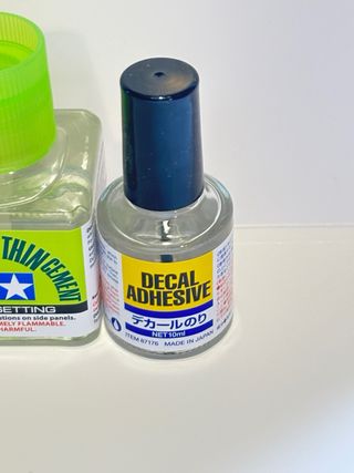 Tamiya set di 4 di X27 Colla e Adesivo per Decal