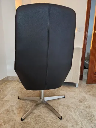 Sillón polipiel negro giratorio