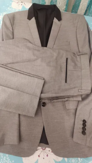 Traje Zara Gris Talla 56 americana, 46 pantalón.