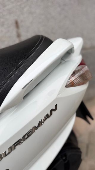 Suzuki Burgman 125cc 2015 9300 km EQUIPACIÓN INCL.