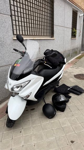 SUZUKI BURGMAN 125 ABS 2015 – 9.700 KM REALES