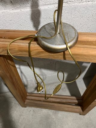 Lámpara de mesa rosa y plateada