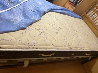 Cama madera base laminada y colchón.Cuéllar(Segovi