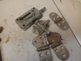 Juego de 2 cerrojos y 3 bisagras