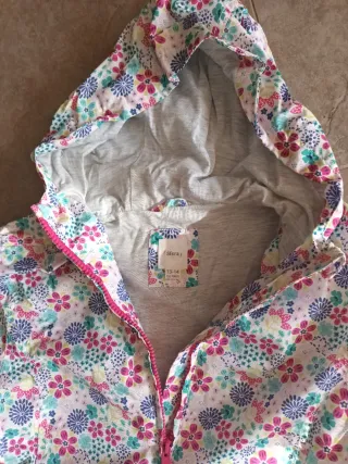 Chubasquero niña estampado floral