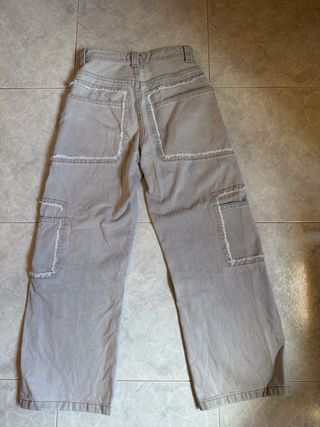 Pantalón cargo gris Bershka talla 34 – sin usar