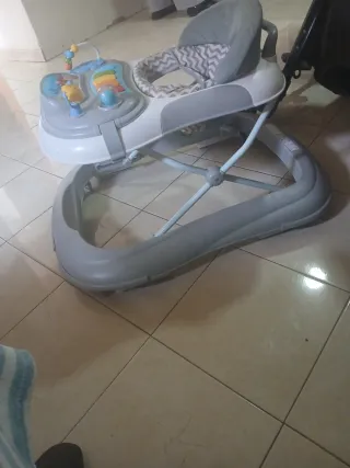 Andador para bebé gris