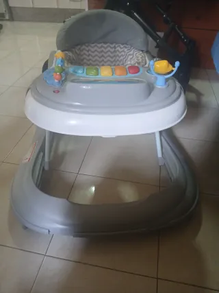 Andador para bebé gris
