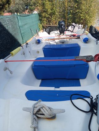 Barca con motor Suzuki y accesorios