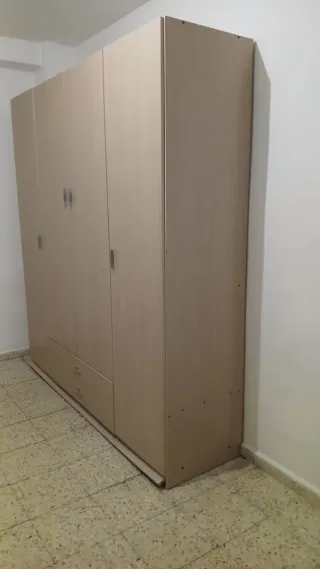 Armario 4 puertas beige madera