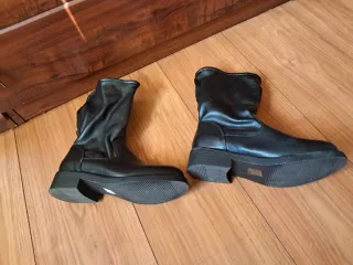 Botines negros piel talla 37