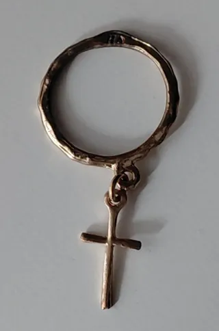 Lote 49 Anillos Variados en dorado y plateado.