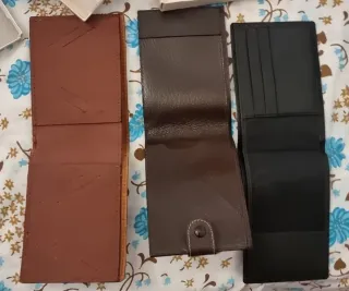 3 Portafogli porta assegni marrone, senape, nero