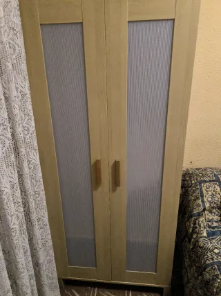 Armario puertas  Ikea madera y plástico transparen