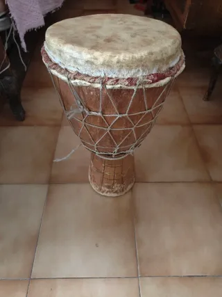 Bongo tamburo in legno e pelle