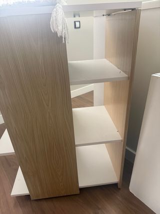 Cambiador de madera y blanco