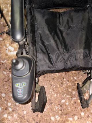 Se vende silla de ruedas electrica
