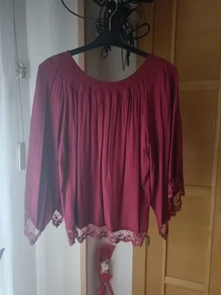 Blusa roja talla única con encaje