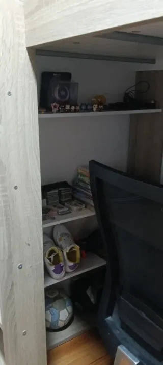 Cama alta con escritorio