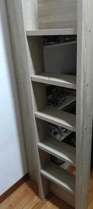 Cama alta con escritorio