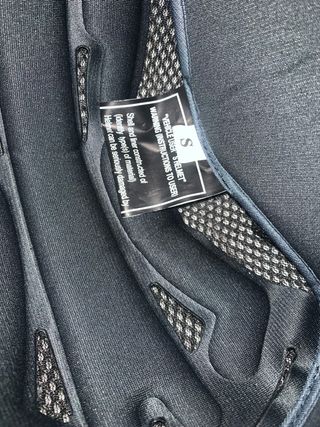 Casco de moto integral rosa y negro