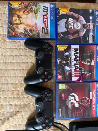 PS4 (PlayStation 4) Negra + 7 Juegos