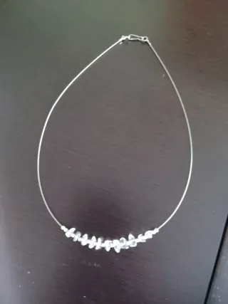 Collar gargantilla de piedras blancas y plata