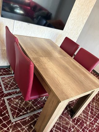Mesa comedor + 4 sillas se regalan las fundas