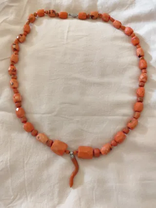 Collana lunga corallo e cornetto
