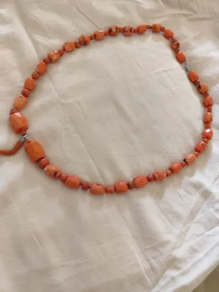 Collana lunga corallo e cornetto