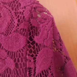 Blusa de encaje burdeos