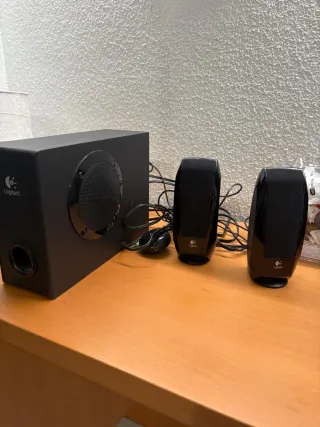 Altavoces Logitech 2.1 S-220 Negros