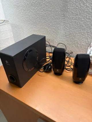 Altavoces Logitech 2.1 S-220 Negros