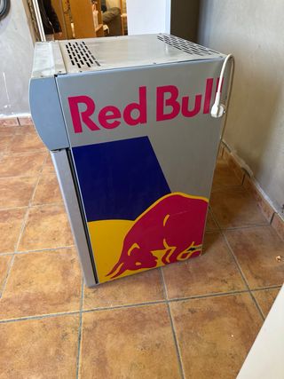 Mini Nevera Red Bull