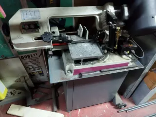 Sierra de cinta para cortar hierro