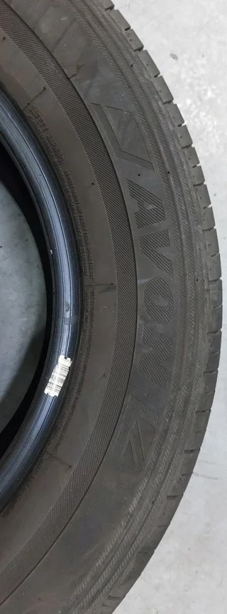 Neumático Avon 215/65 R16
