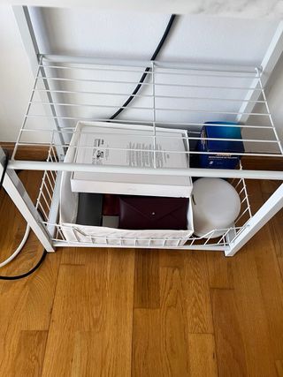 Mesa TV con estantes