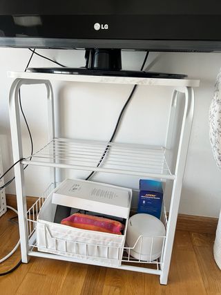 Mesa TV con estantes