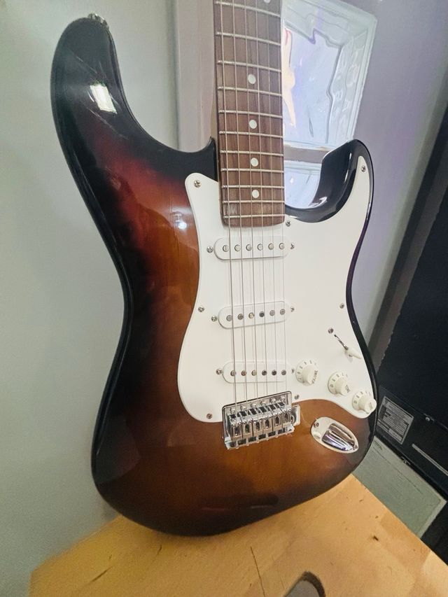 Guitarra Eléctrica Sonora Sunburst