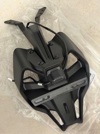 Portamatriculas Yamaha TMAX 560 2026.