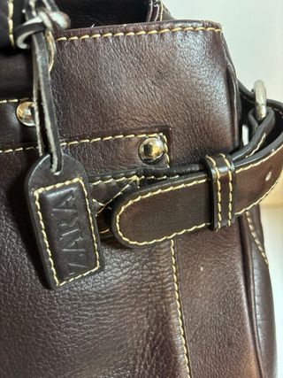 Bolso de piel marrón Zara
