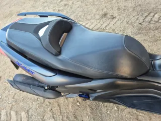 Yamaha XMAX 125 gris y Azul