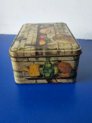 Scatola in latta vintage decorata