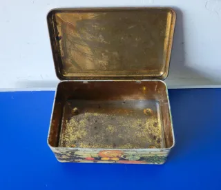 Scatola in latta vintage decorata