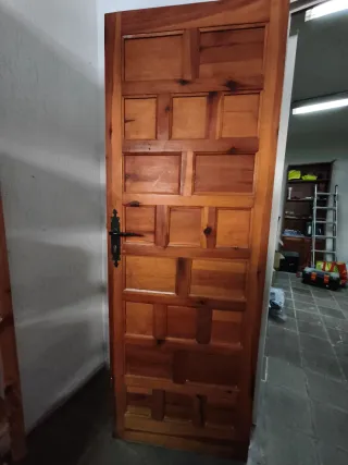 Puerta madera maciza cuarterones 69.5x2,01