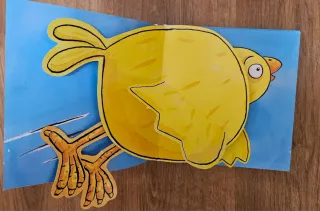 El pollo Pepe aprende a volar