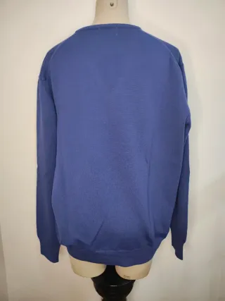 Jersey azul cuello pico con logo