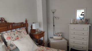 Cabecero rústico madera pino y mesita